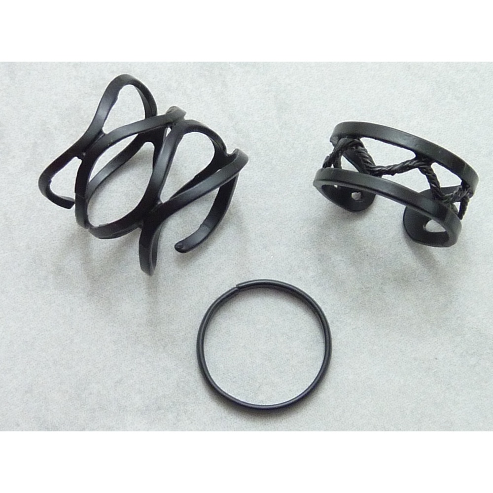 Black Metal Ring Set Size 5.5 - Picture 3 of 4